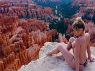 Sara Underwood pozuje nago w Parku Narodowym Zion